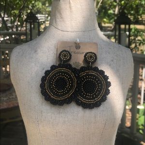 NEW - Beautiful black beaded earrings